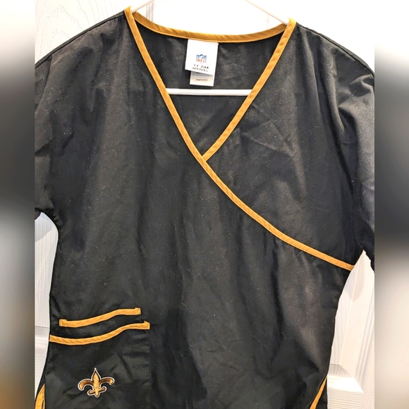 NFL Team Apparel New Orleans Saints Short Sleeve Scrub Shirt - Picture 3 of 10